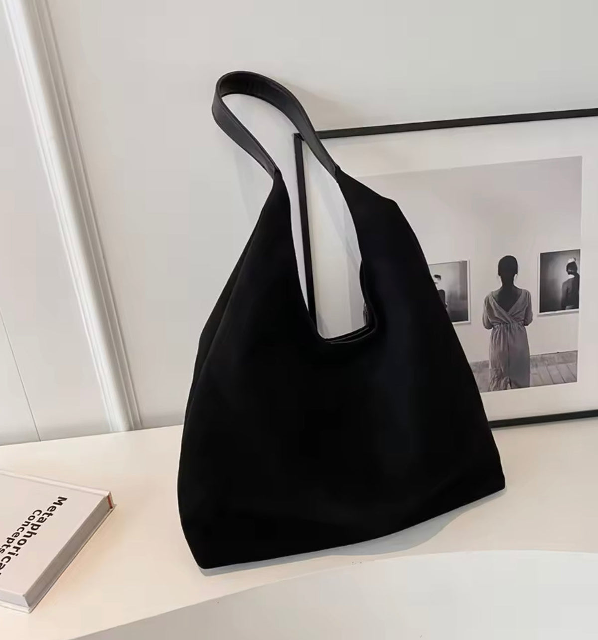 Sac à bandoulière semi-circulaire en cuir végétal pour femme, compatible avec Macbook 13 pouces – Élégant et spacieux