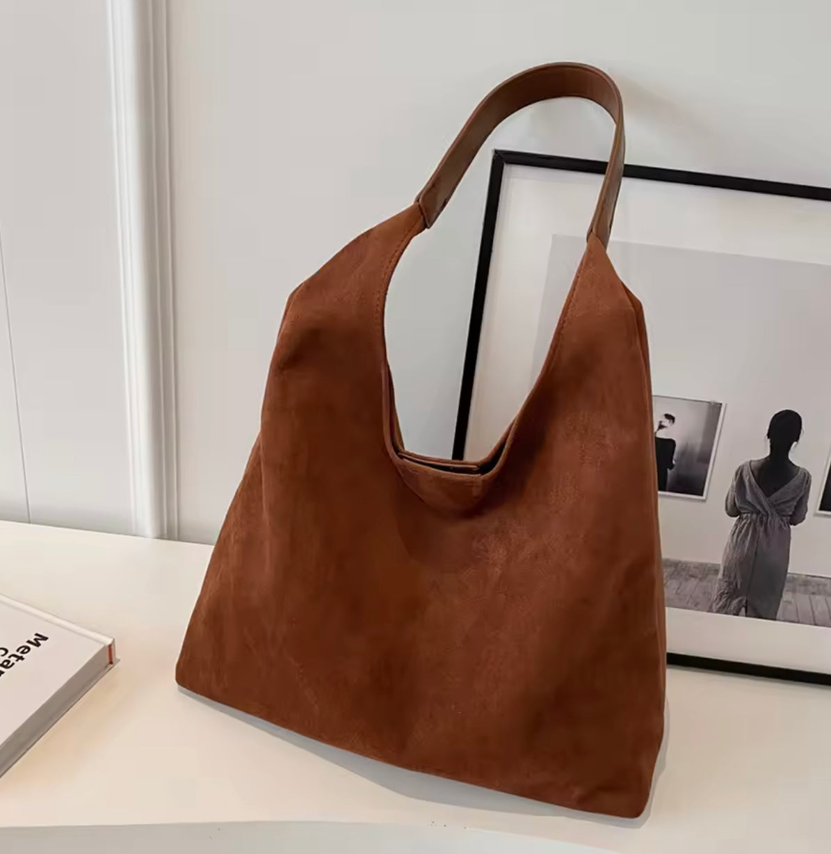 Sac à bandoulière semi-circulaire en cuir végétal pour femme, compatible avec Macbook 13 pouces – Élégant et spacieux