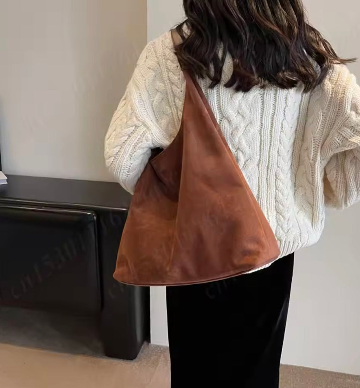 Sac à bandoulière semi-circulaire en cuir végétal pour femme, compatible avec Macbook 13 pouces – Élégant et spacieux