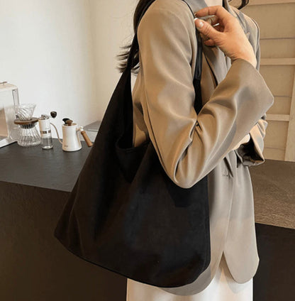 Sac à bandoulière semi-circulaire en cuir végétal pour femme, compatible avec Macbook 13 pouces – Élégant et spacieux