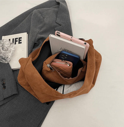 Sac à bandoulière semi-circulaire en cuir végétal pour femme, compatible avec Macbook 13 pouces – Élégant et spacieux