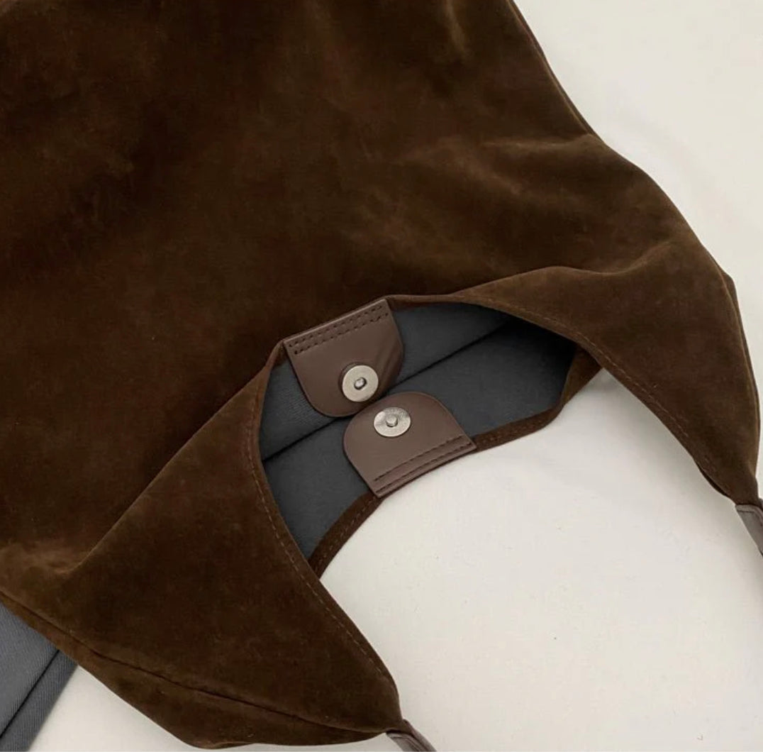 Sac à bandoulière semi-circulaire en cuir végétal pour femme, compatible avec Macbook 13 pouces – Élégant et spacieux