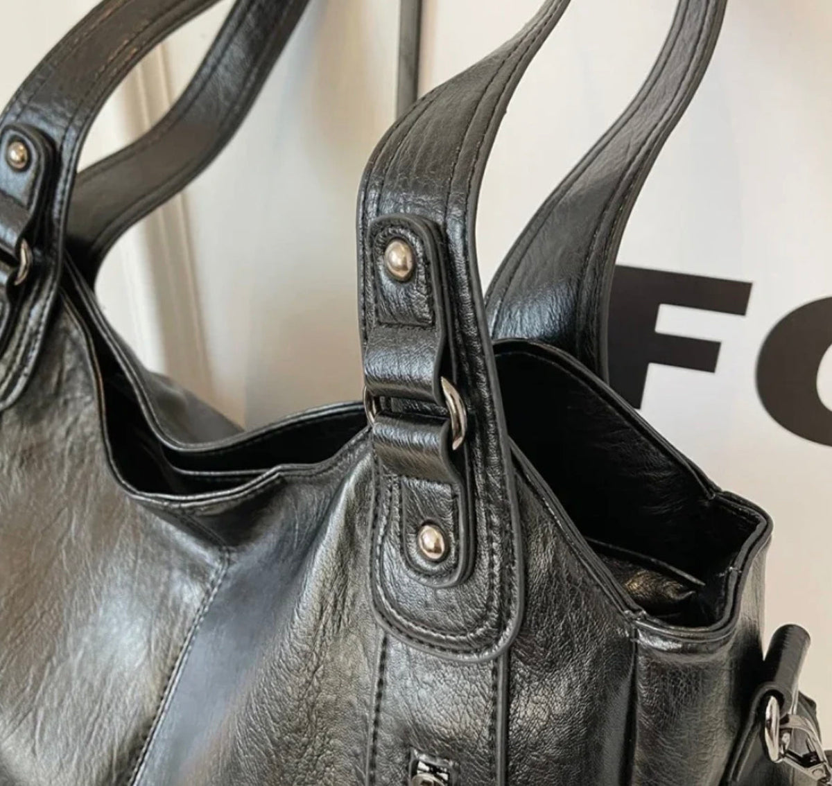 Elegant Leather Tote Bag for Women – Large Storage Space, Ideal for Work and Outings