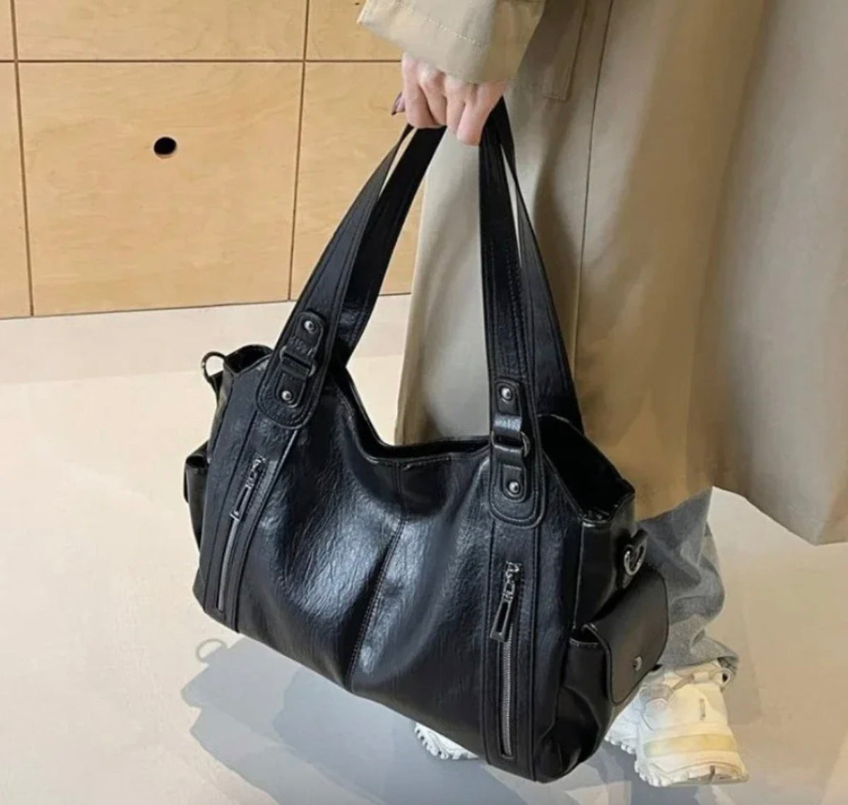 Elegant Leather Tote Bag for Women – Large Storage Space, Ideal for Work and Outings
