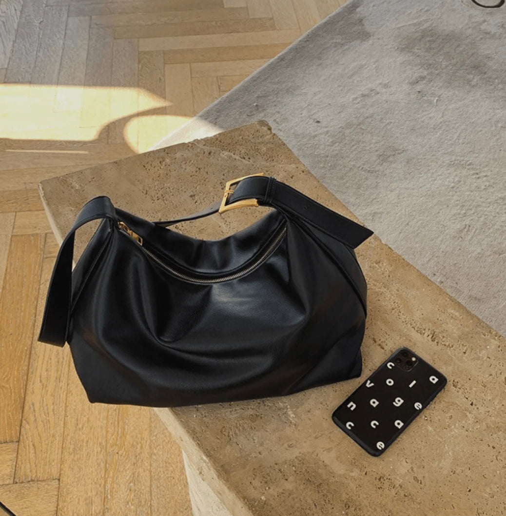 Sac à bandoulière en cuir noir pour femme – Élégant et pratique pour toutes les occasions, design réglable et spacieux