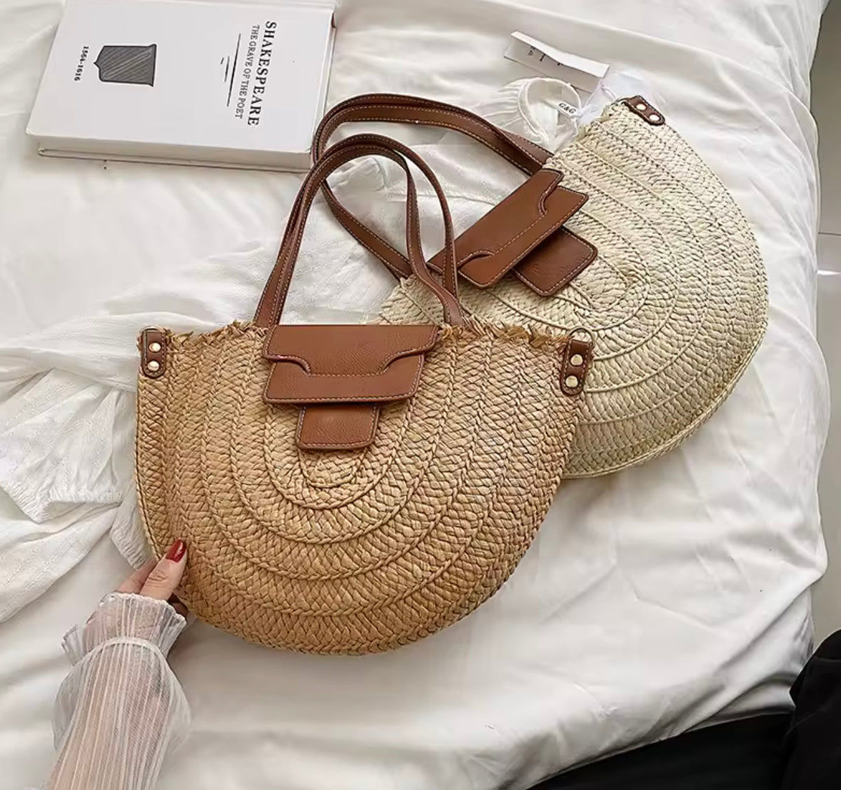 Sac cabas en paille avec cuir végétal pour femmes – Élégant et spacieux, idéal pour la plage et les sorties décontractées
