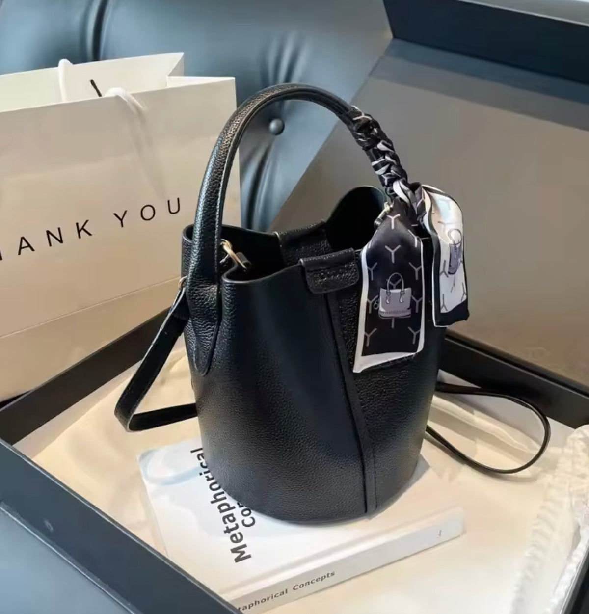 Sac seau en cuir noir pour femme avec bandoulière réglable – Élégant et pratique pour toutes les occasions