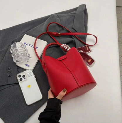 Sac seau en cuir noir pour femme avec bandoulière réglable – Élégant et pratique pour toutes les occasions