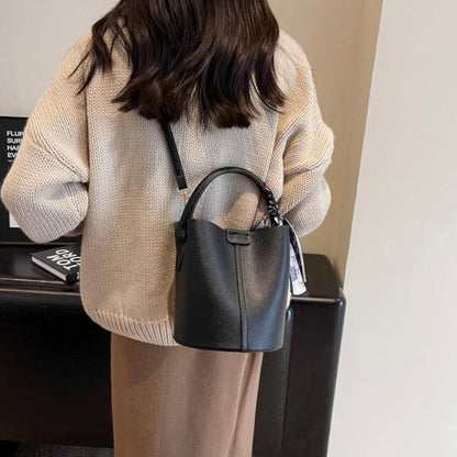 Sac seau en cuir noir pour femme avec bandoulière réglable – Élégant et pratique pour toutes les occasions