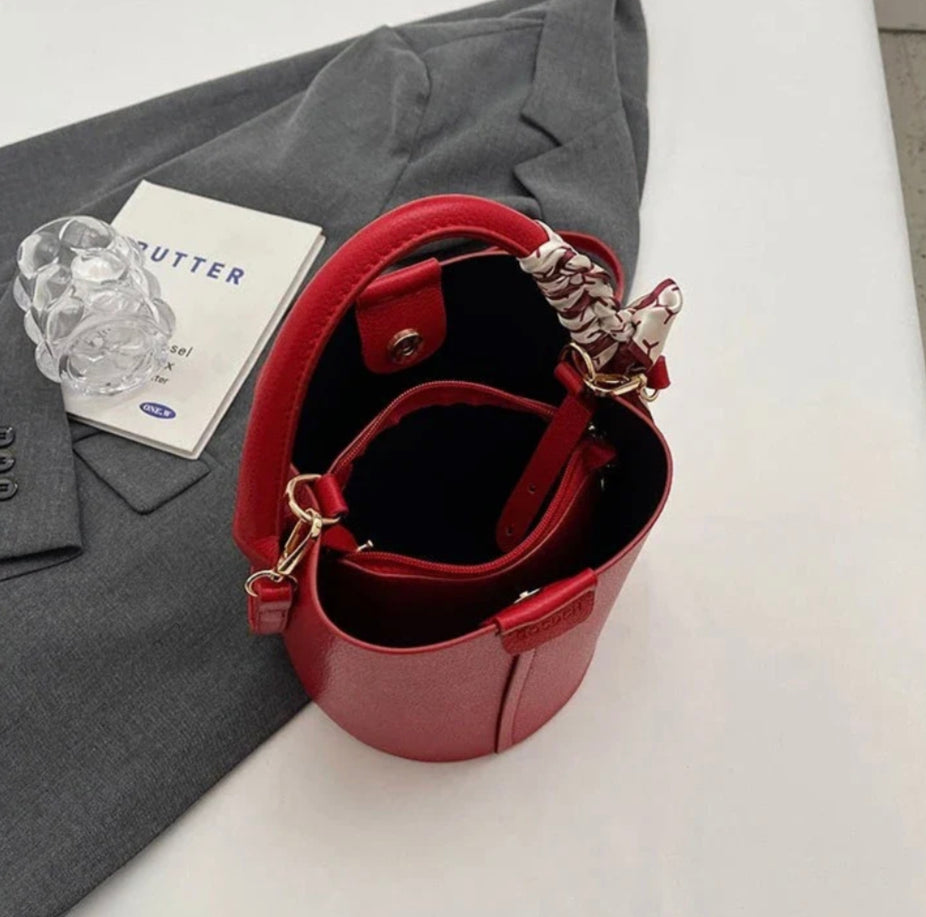Sac seau en cuir noir pour femme avec bandoulière réglable – Élégant et pratique pour toutes les occasions