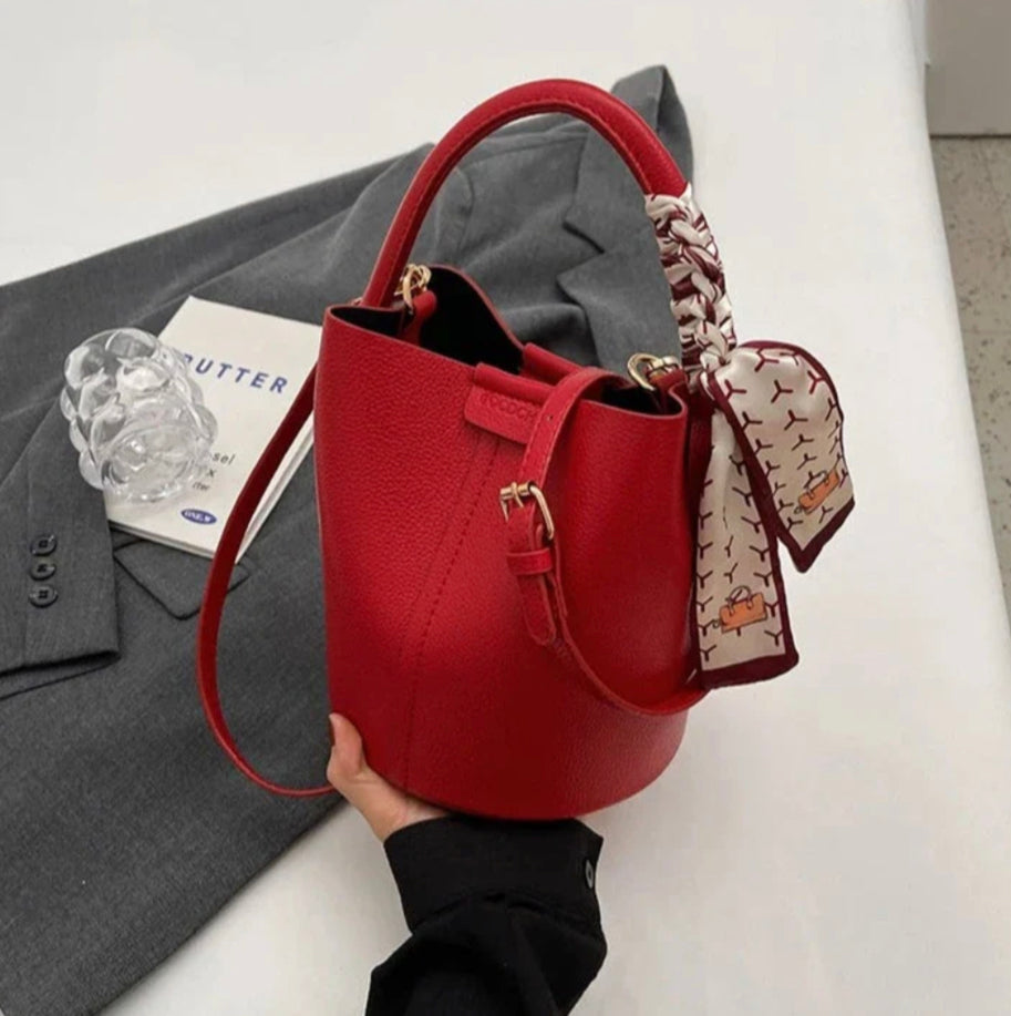 Sac seau en cuir noir pour femme avec bandoulière réglable – Élégant et pratique pour toutes les occasions