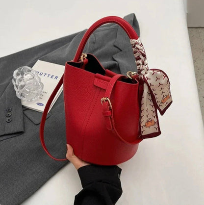 Sac seau en cuir noir pour femme avec bandoulière réglable – Élégant et pratique pour toutes les occasions