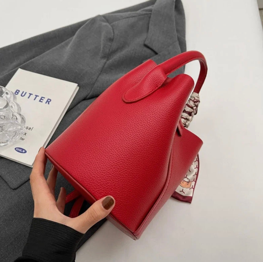 Sac seau en cuir noir pour femme avec bandoulière réglable – Élégant et pratique pour toutes les occasions