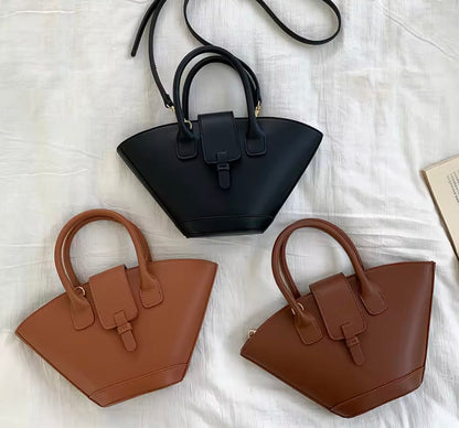 Elegant Women's Shoulder Bag in Vegetable Leather with Zipped Compartment – Unique Design and Adjustable Shoulder Strap