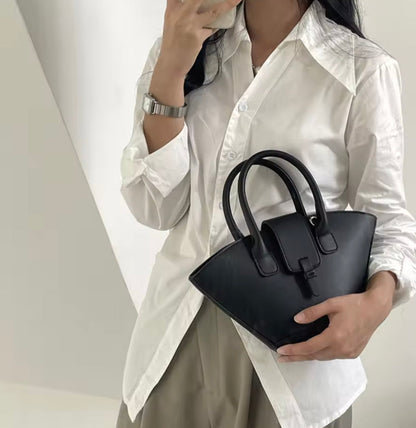 Elegant Women's Shoulder Bag in Vegetable Leather with Zipped Compartment – Unique Design and Adjustable Shoulder Strap