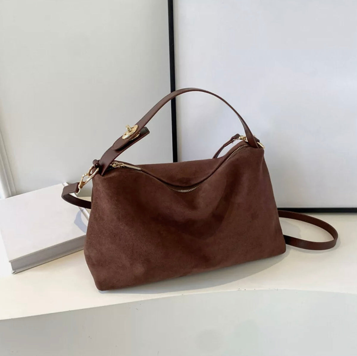 Sac à main élégant en cuir noir avec bandoulière réglable – Sac idéal pour femmes pour sorties et événements