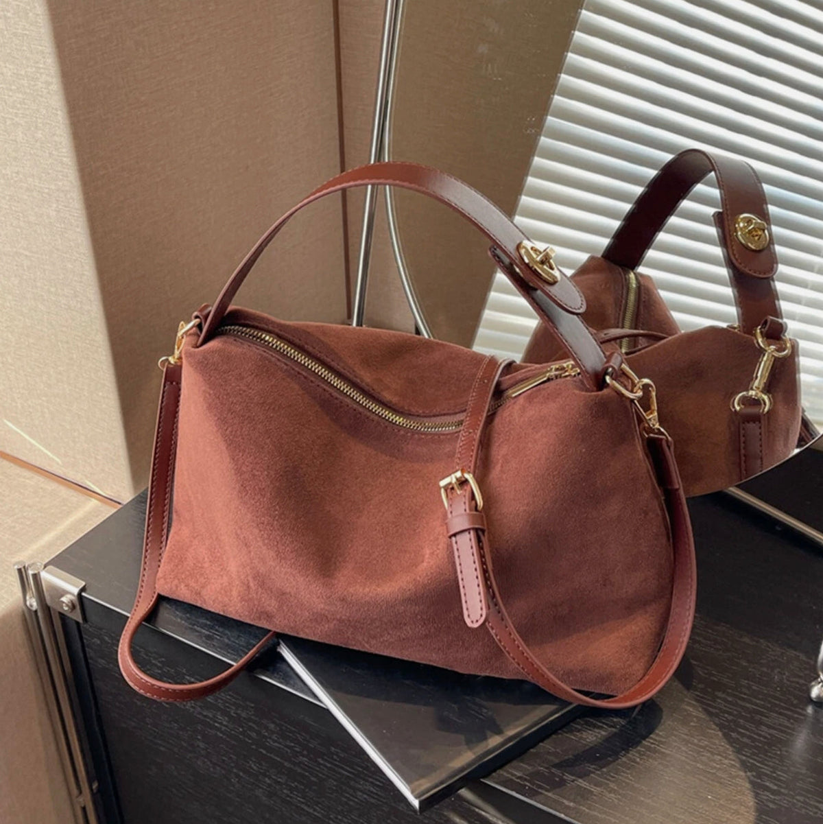Sac à main élégant en cuir noir avec bandoulière réglable – Sac idéal pour femmes pour sorties et événements
