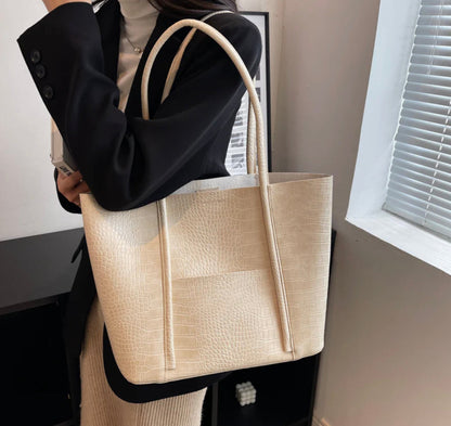 Sac à main Croco pour femmes - Élégant et pratique, dimensions 38x28x13 cm, intérieur spacieux et compartiments organisés
