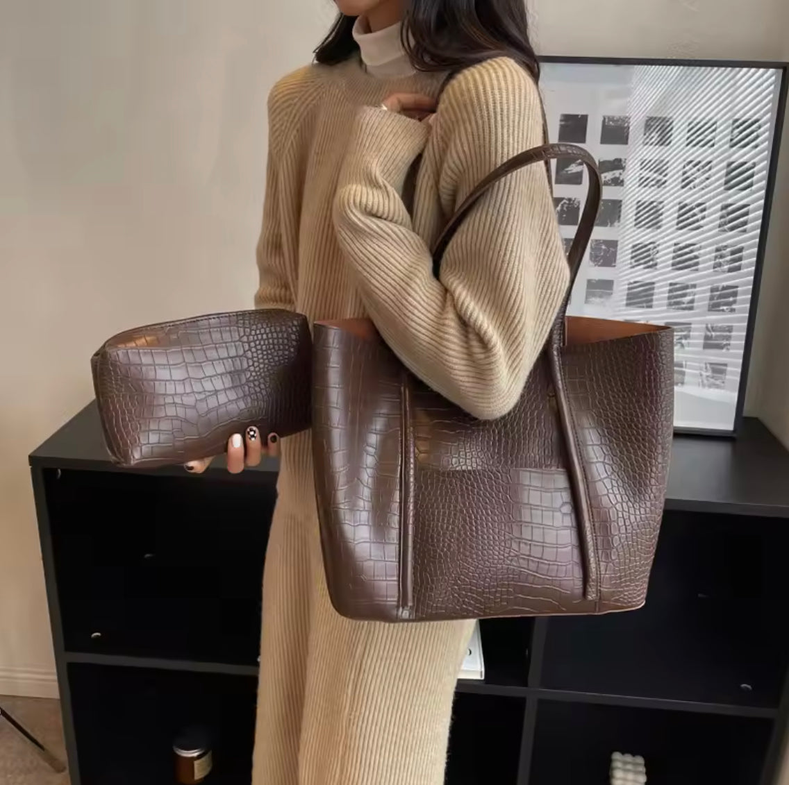 Sac à main Croco pour femmes - Élégant et pratique, dimensions 38x28x13 cm, intérieur spacieux et compartiments organisés
