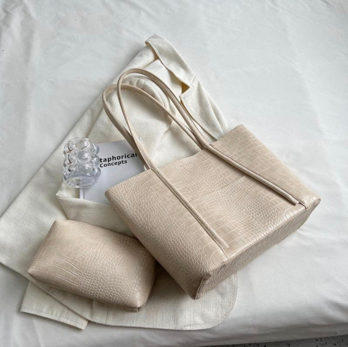 Sac à main Croco pour femmes - Élégant et pratique, dimensions 38x28x13 cm, intérieur spacieux et compartiments organisés