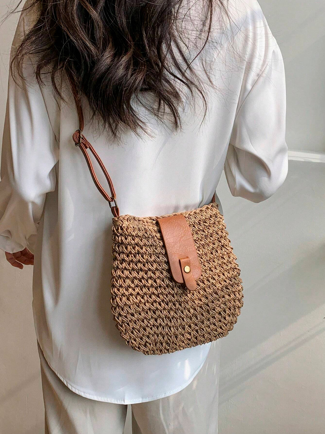 Sac à main élégant pour femme avec compartiments pratiques en cuir synthétique – Sac d'épaule raffiné noir, beige, rouge
