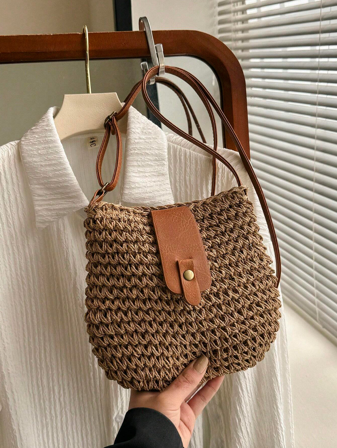 Sac à main élégant pour femme avec compartiments pratiques en cuir synthétique – Sac d'épaule raffiné noir, beige, rouge