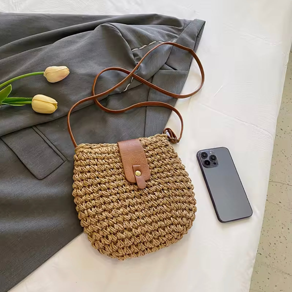 Sac à main élégant pour femme avec compartiments pratiques en cuir synthétique – Sac d'épaule raffiné noir, beige, rouge