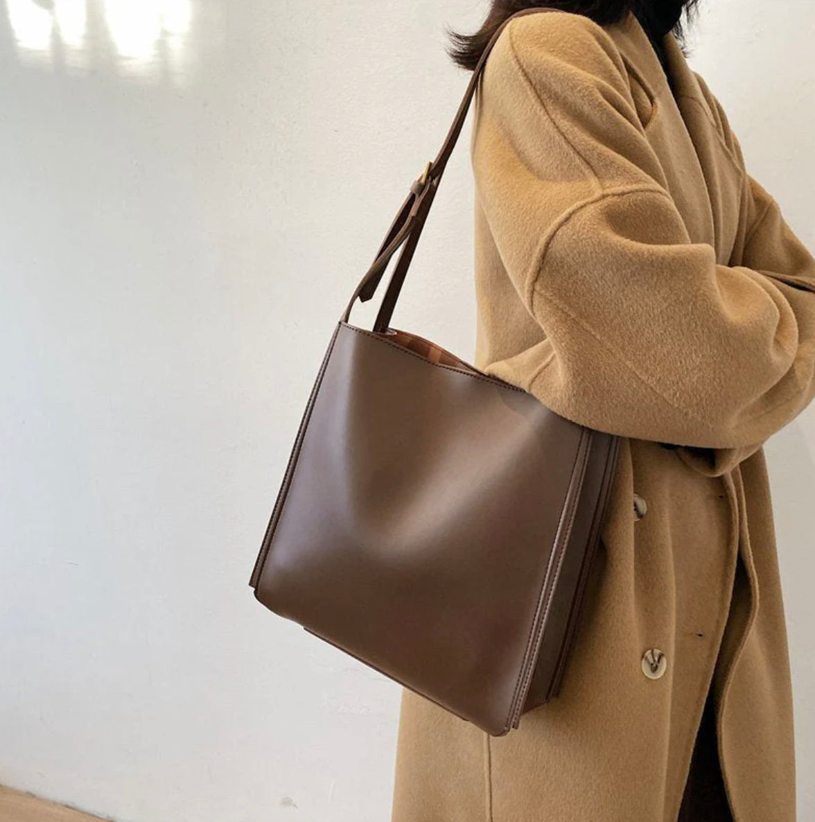 Women's Handbag in Vegetable Leather with Adjustable Straps – Elegant Practical Tote Bag for All Occasions