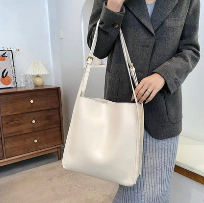 Women's Handbag in Vegetable Leather with Adjustable Straps – Elegant Practical Tote Bag for All Occasions