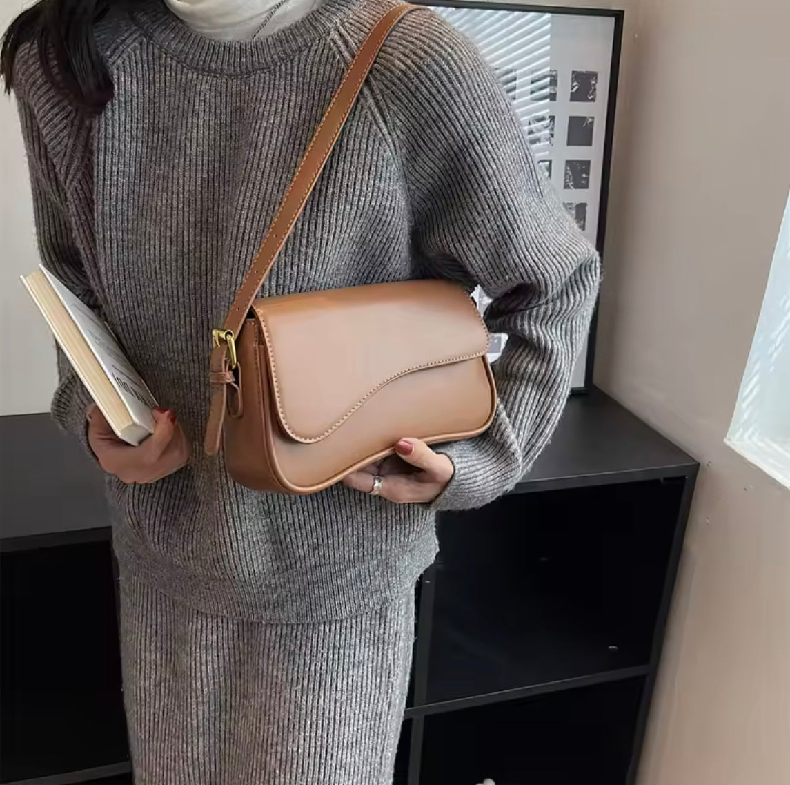 Sac à main élégant pour femme avec bandoulière réglable en cuir synthétique – Sac d'épaule pratique pour un usage quotidien
