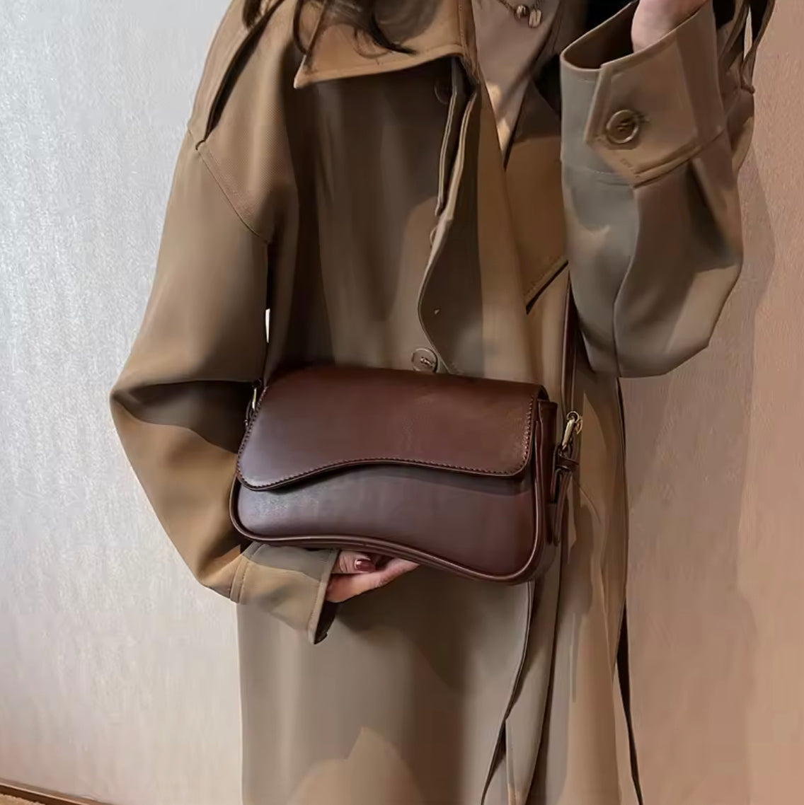 Sac à main élégant pour femme avec bandoulière réglable en cuir synthétique – Sac d'épaule pratique pour un usage quotidien