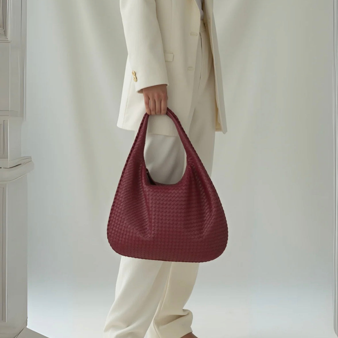 Women's Woven Leather Handbag – Elegant and Spacious with Adjustable Shoulder Strap