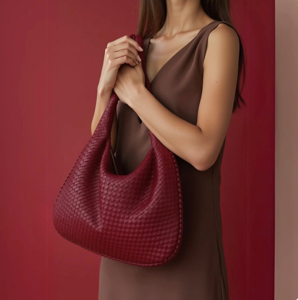 Women's Woven Leather Handbag – Elegant and Spacious with Adjustable Shoulder Strap