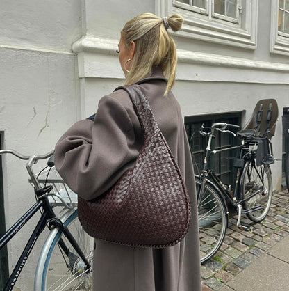 Women's Woven Leather Handbag – Elegant and Spacious with Adjustable Shoulder Strap