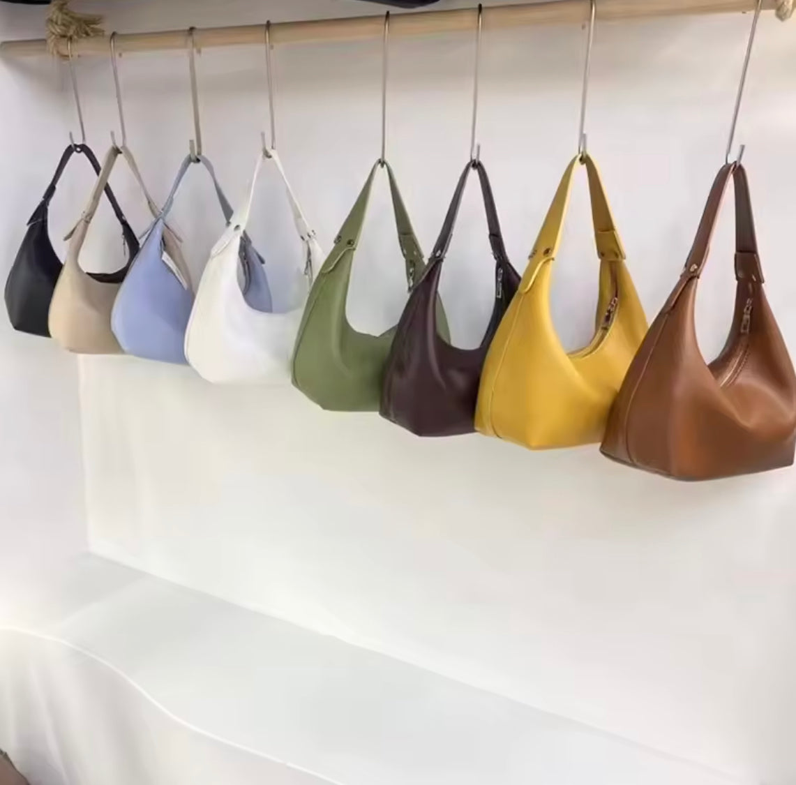 Sac à main en cuir souple pour femme Joséphine – Élégant, pratique avec bandoulière réglable, noir ou marron