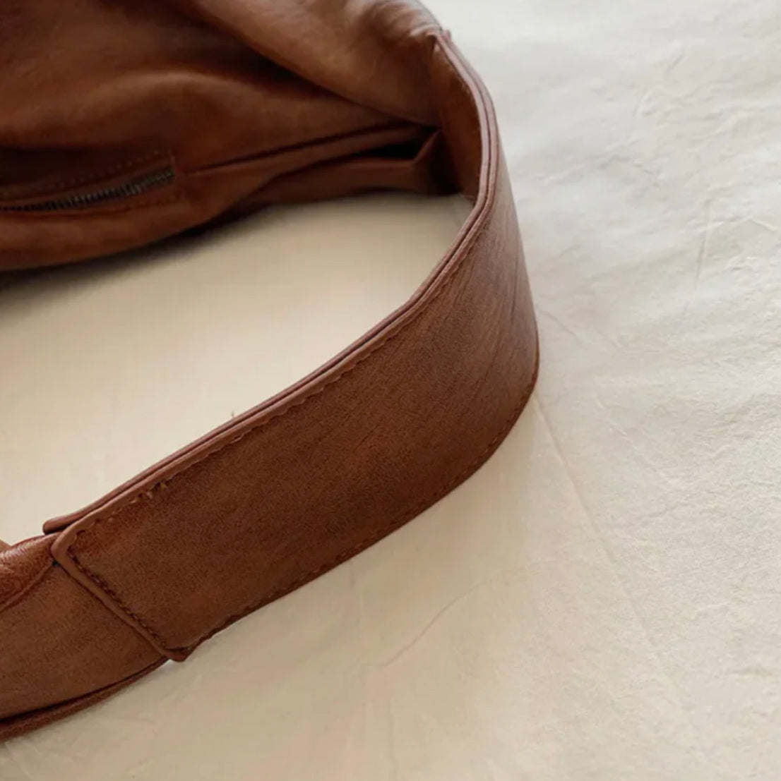 Sac à main pour femme Pauline en cuir synthétique avec doublure en nylon et poche zippée – 43 x 35 x 32 cm, élégant et pratique