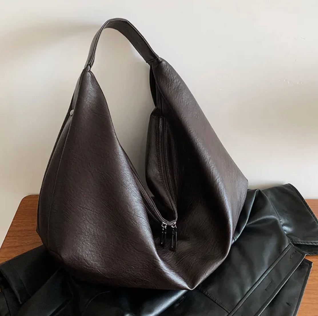 Sac à main pour femme Pauline en cuir synthétique avec doublure en nylon et poche zippée – 43 x 35 x 32 cm, élégant et pratique