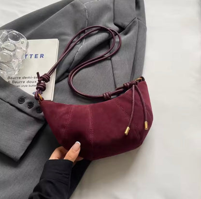 Sac à bandoulière en cuir noir pour femme - Élégant et pratique pour les sorties quotidiennes, taille idéale 25x20x10 cm