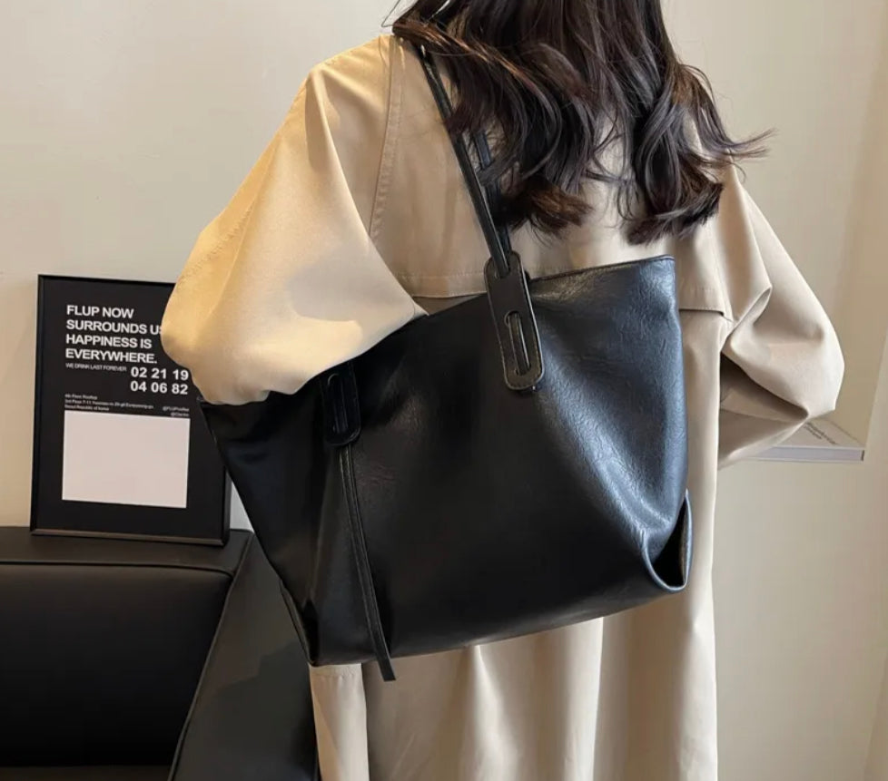 Women's black leather handbag with adjustable shoulder strap – Elegant and spacious, Solene model