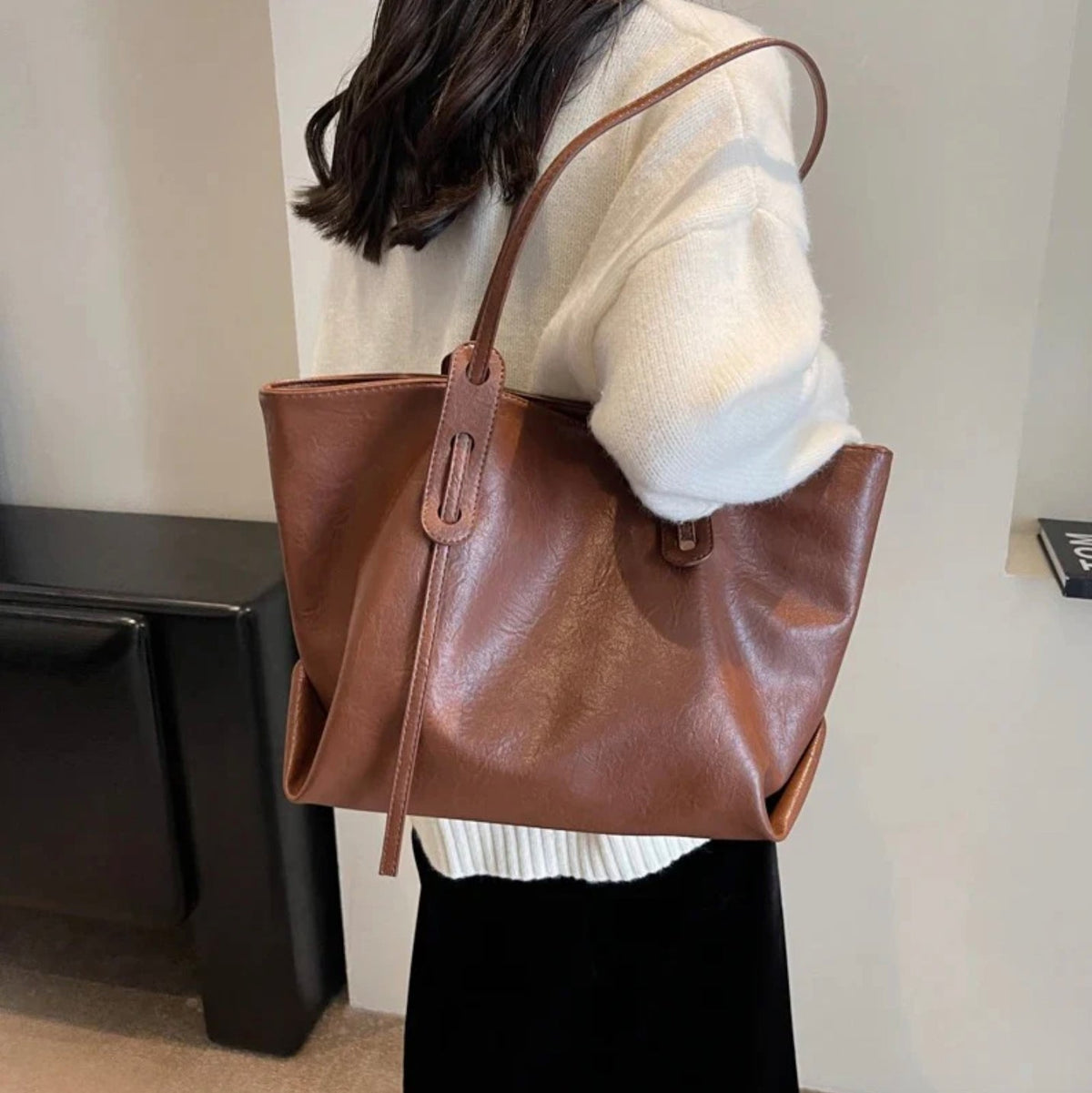 Women's black leather handbag with adjustable shoulder strap – Elegant and spacious, Solene model