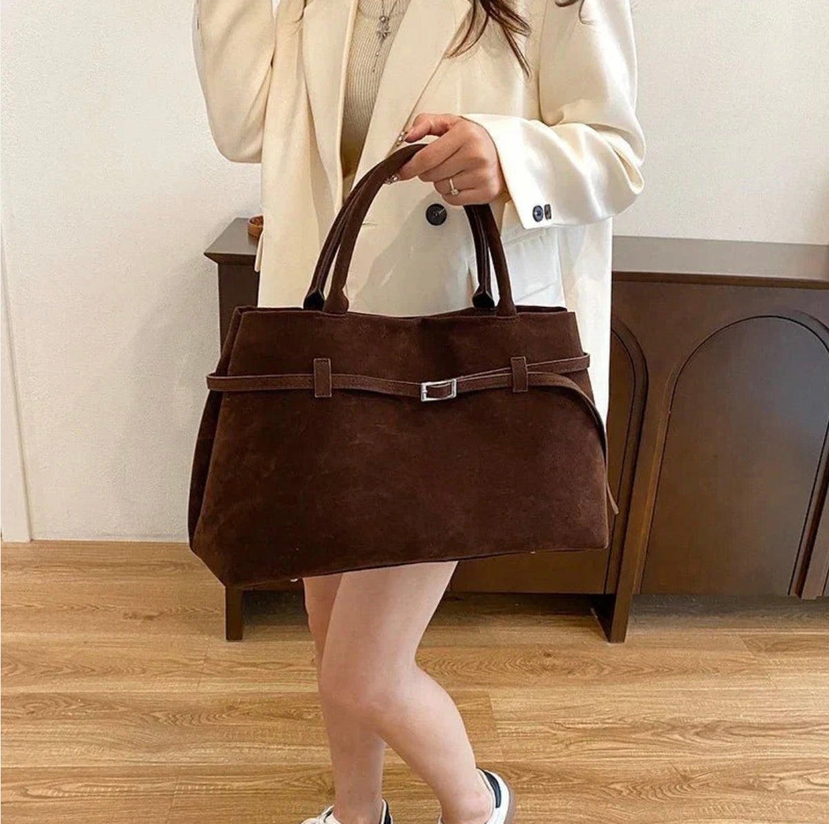 Elegant Women's Leather Handbag with Adjustable Shoulder Strap – Margaux Model Black, Beige, Red
