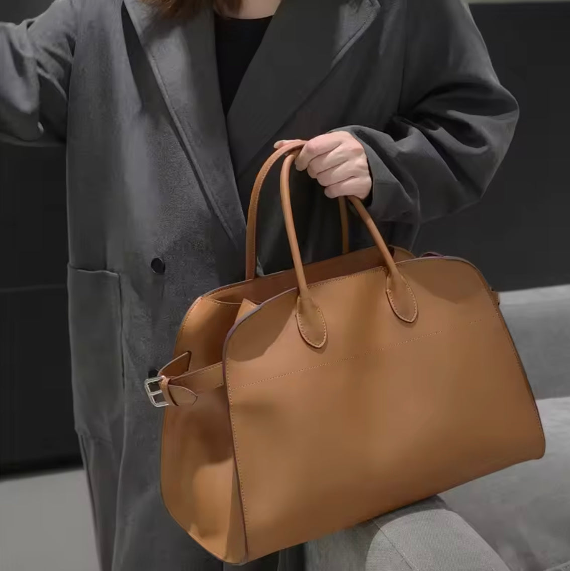 Women's Vegan Leather Handbag with Comfortable Shoulder Straps – Elegant and Practical Style, Dimensions 38x28x23 cm