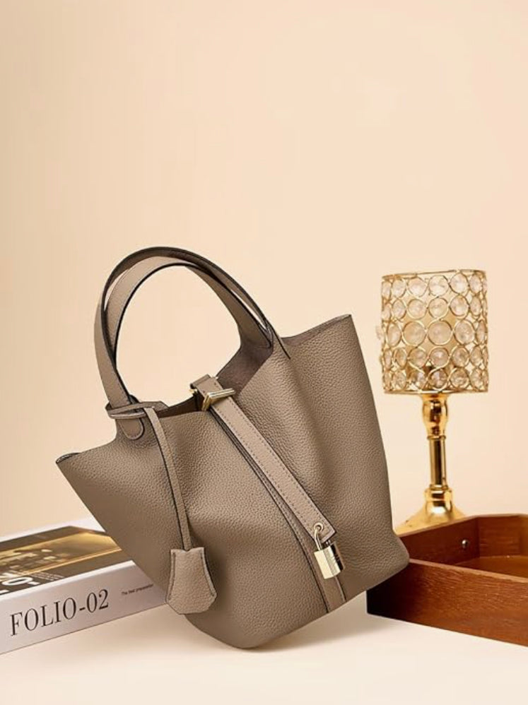 Elegant Women's Handbag in Vegan Leather with Steel Handle – Bucket Bag 16x20x19 cm