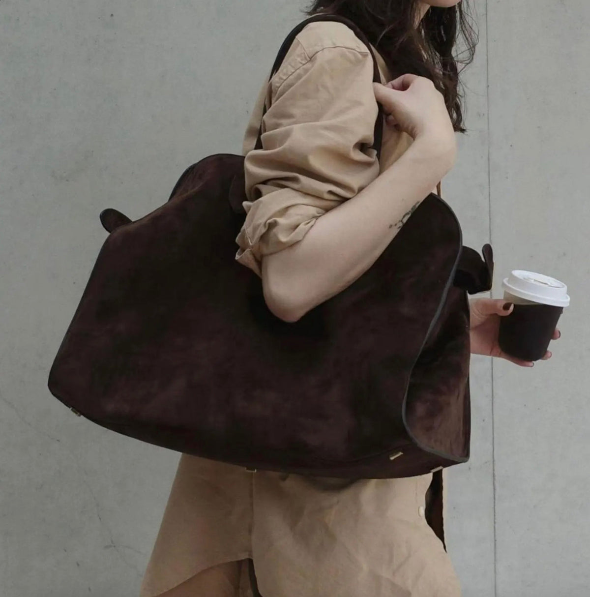 Sac à main en cuir suédé végétalien pour femme – Sac d'épaule élégant et pratique pour un usage quotidien, dimensions 38x28x23 cm