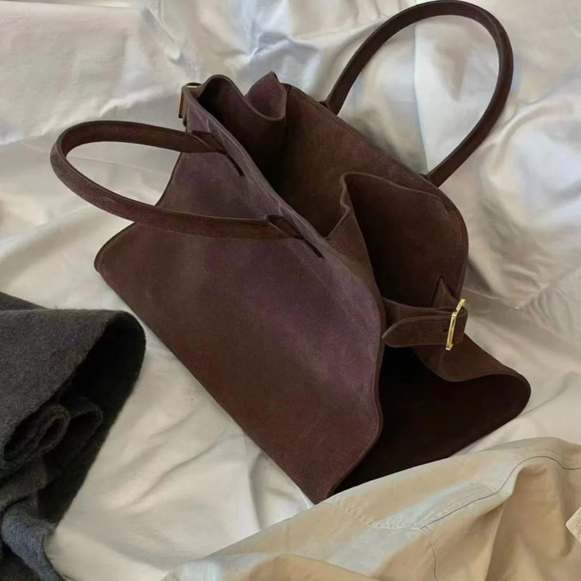 Sac à main en cuir suédé végétalien pour femme – Sac d'épaule élégant et pratique pour un usage quotidien, dimensions 38x28x23 cm