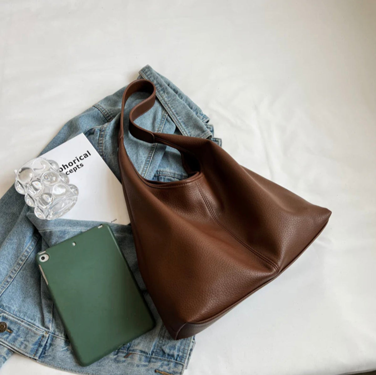 Vegan Leather Hobo Handbag for Women with Inner Pouch – Spacious and Practical, Ideal for Daily Use