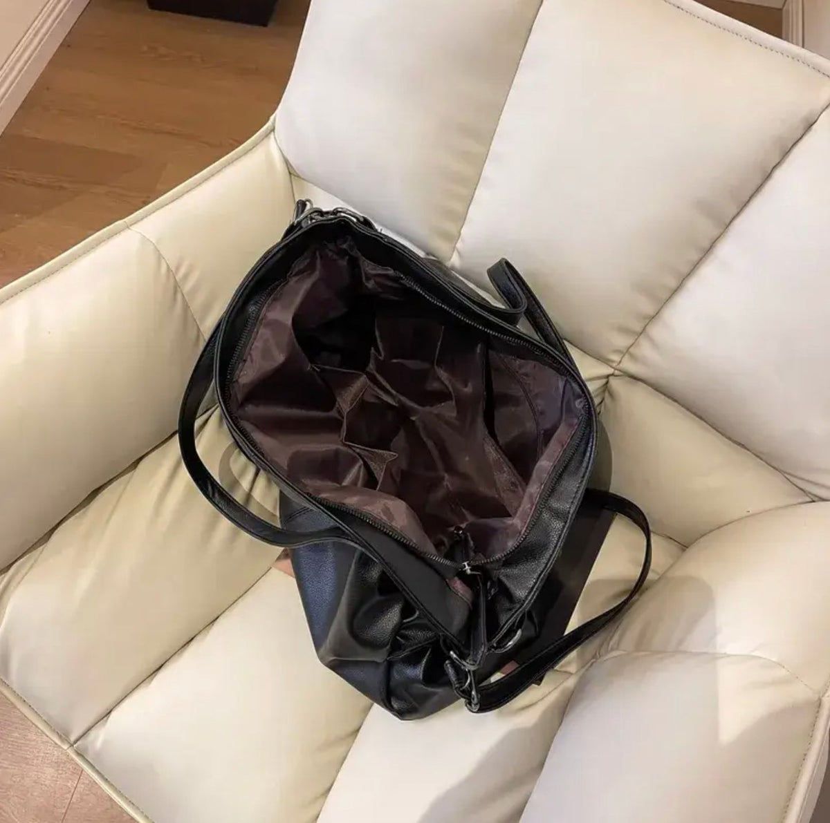 Large Women's Leather Handbag with Multiple Pockets, Adjustable Shoulder Strap – Elegant and Spacious Black or Brown