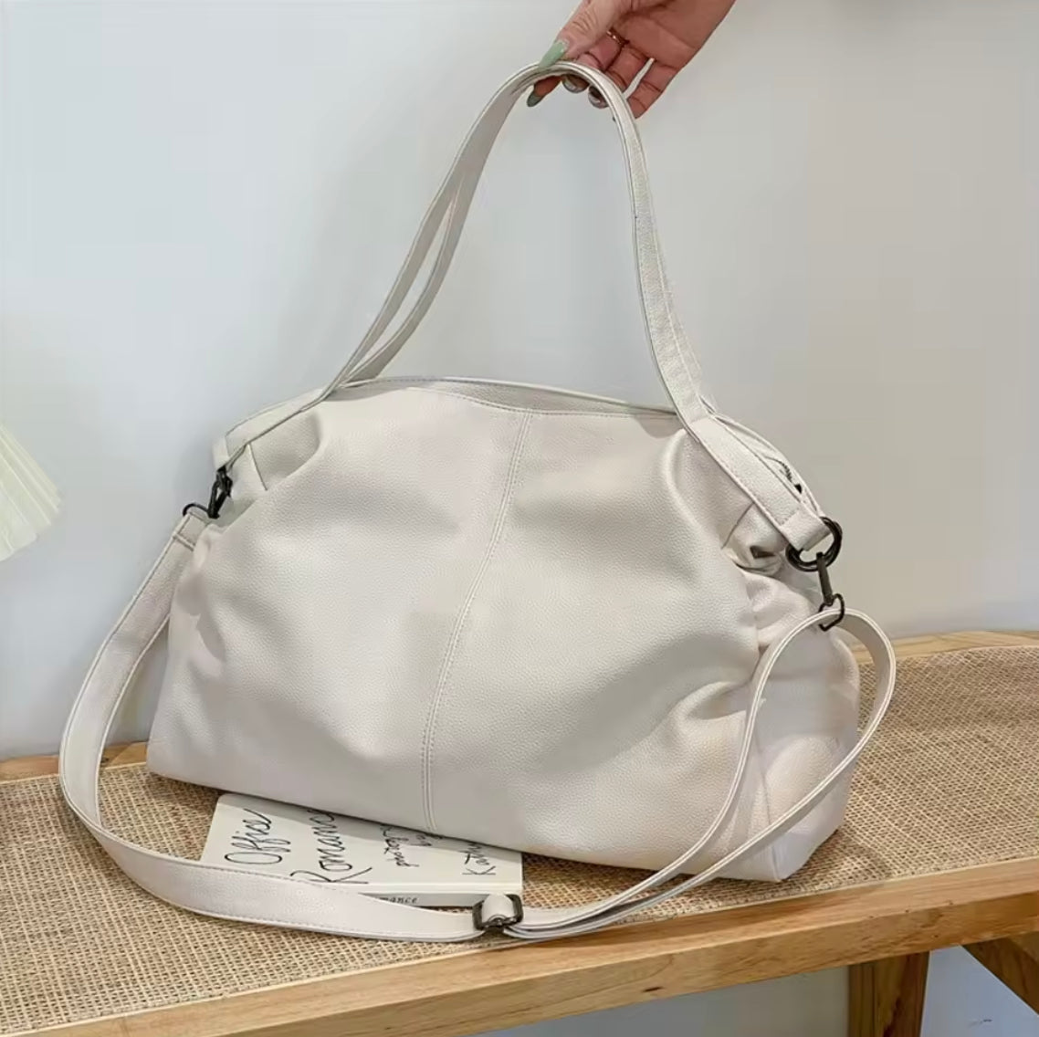 Large Women's Leather Handbag with Multiple Pockets, Adjustable Shoulder Strap – Elegant and Spacious Black or Brown