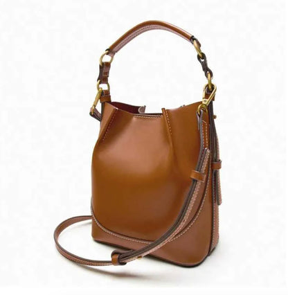 Timeless women's leather handbag – 19x21x11 cm, elegant and practical design for all occasions