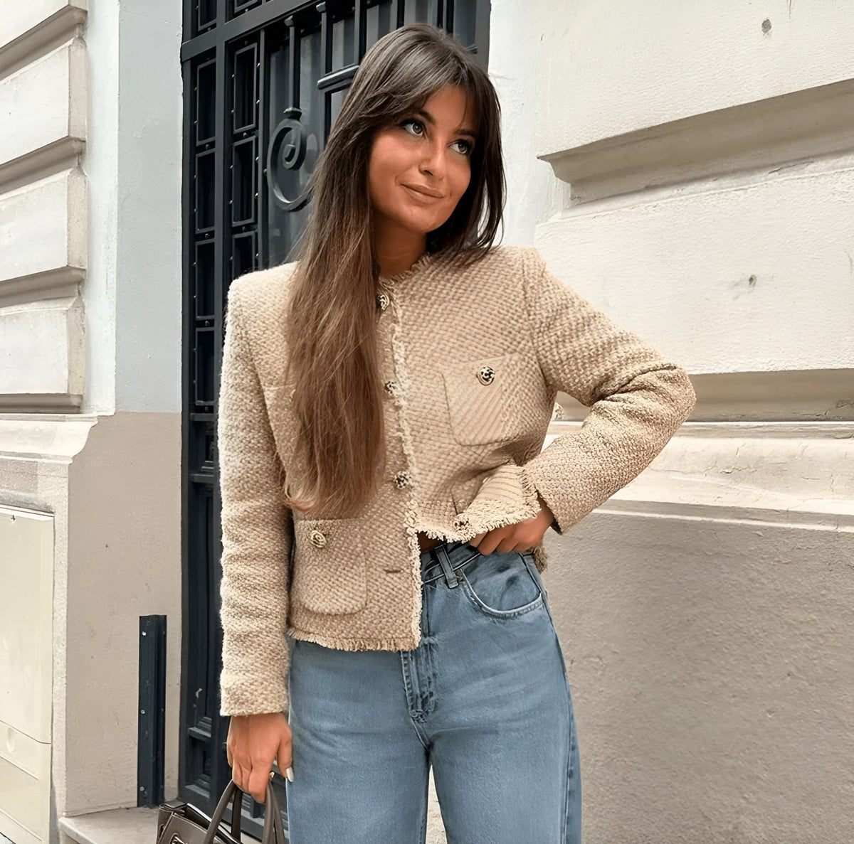Veste élégante pour femme avec boutons dorés